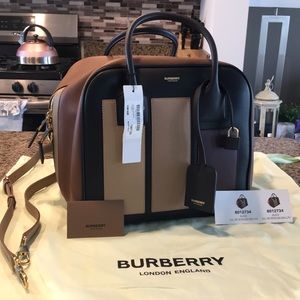 Sold on ♏️ NWT Burberry Medium Cube Bag